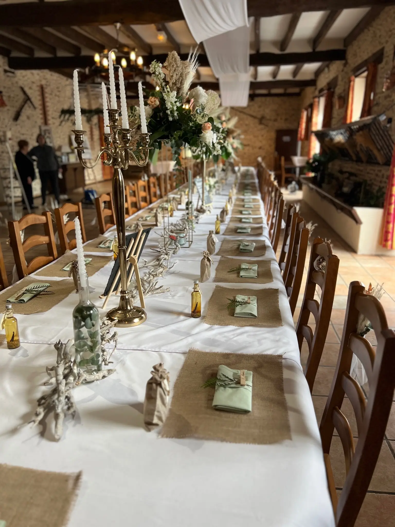 Salle de réception champêtre dressée à La Ferme Des Jallots à Dourdan